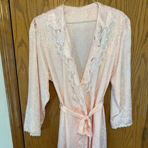 Vintage Cabernet Pink Robe w/Lace & Rose Embroidered Floral Accents